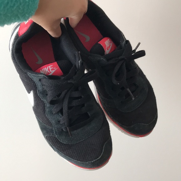 Nike sneakers - Picture 2 of 3